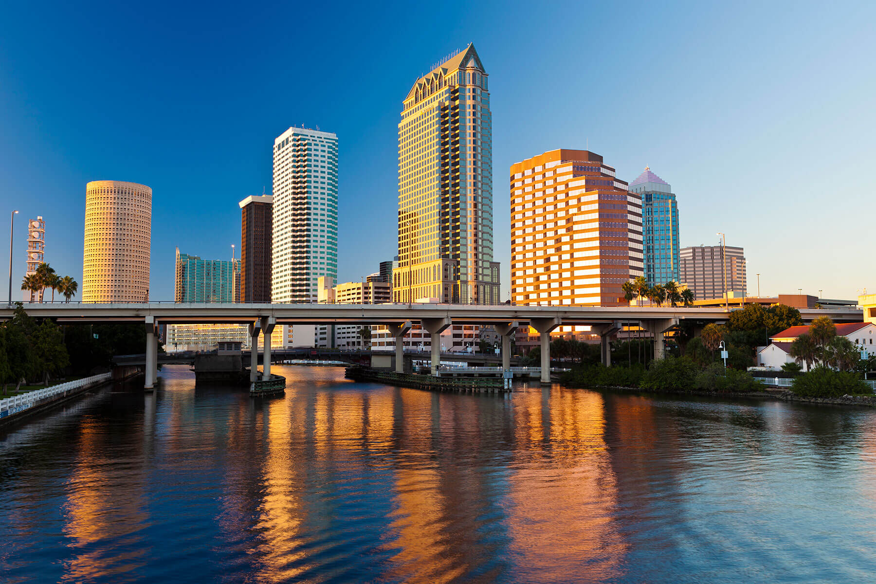 Tampa, Florida city photo across a lake